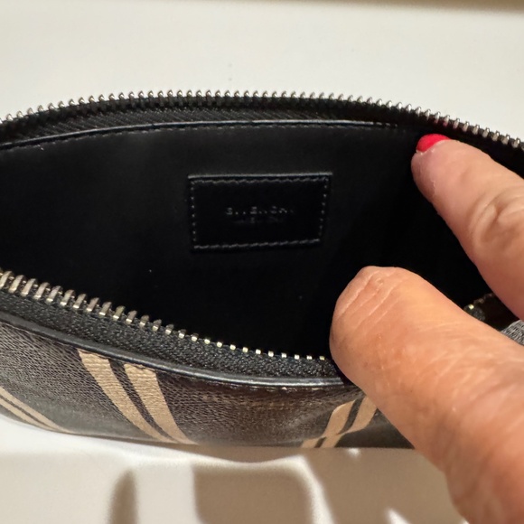 AUTHENTIC GIVENCHY ZIP LEATHER POUCH - Picture 2 of 7